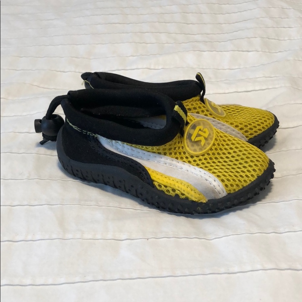 Star Bay toddler water shoe